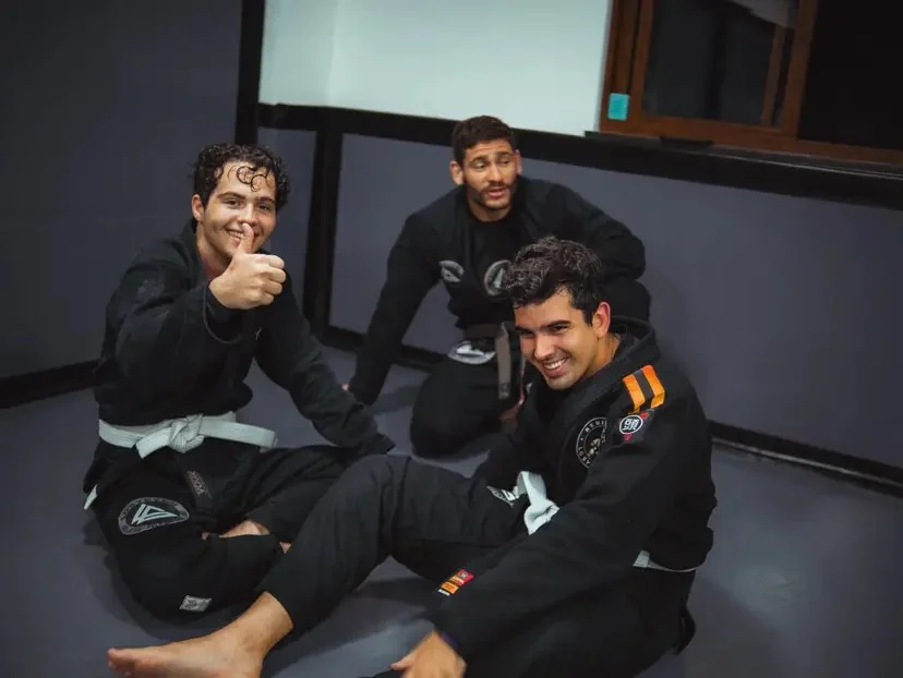 Alunos da turma adulta após o treino